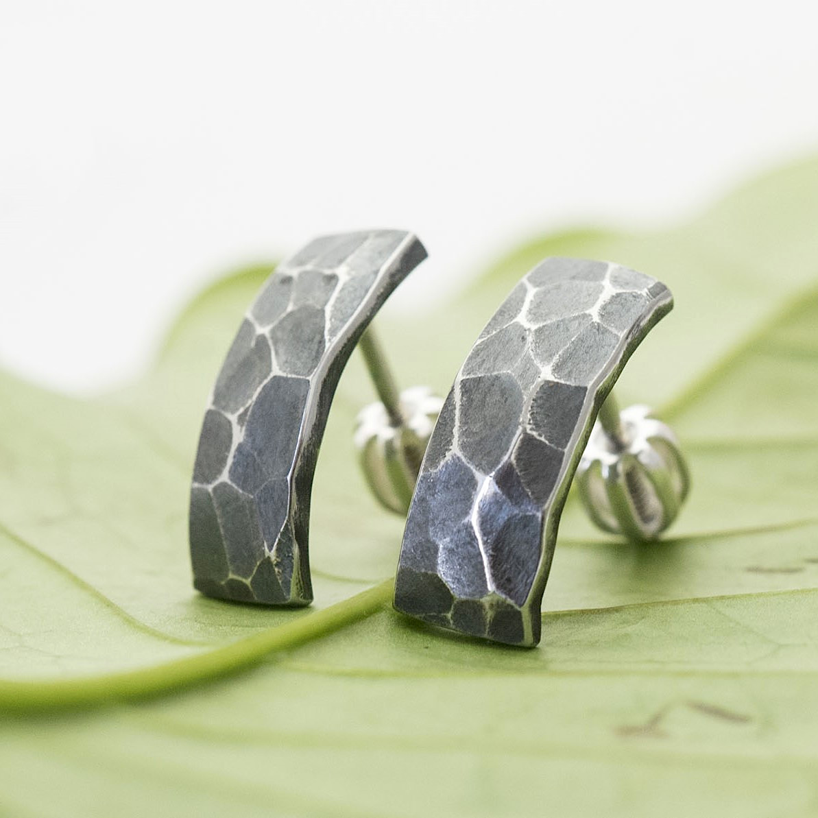 kovové náušnice černé ručně kované handmade kovové náušnice černé ručně kované handmade